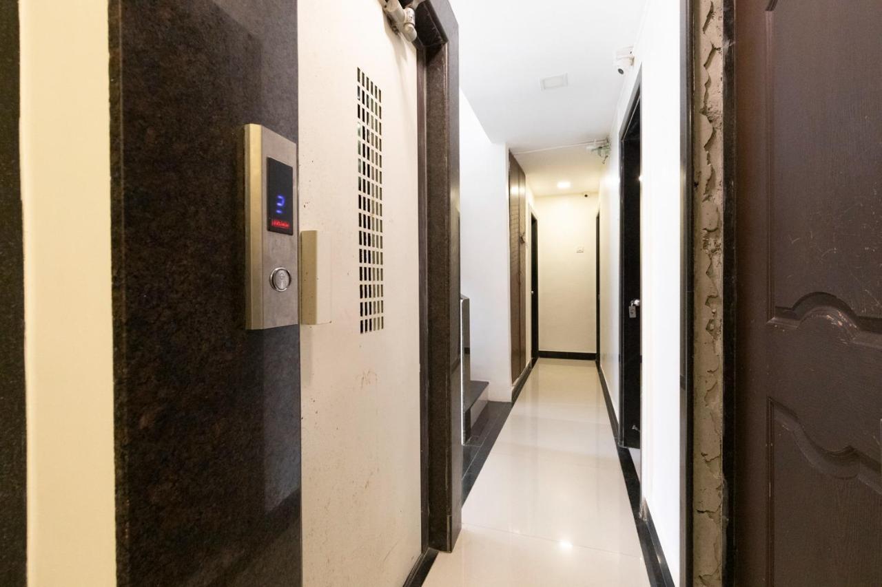 Hotel Girgoan Palace 뭄바이 외부 사진