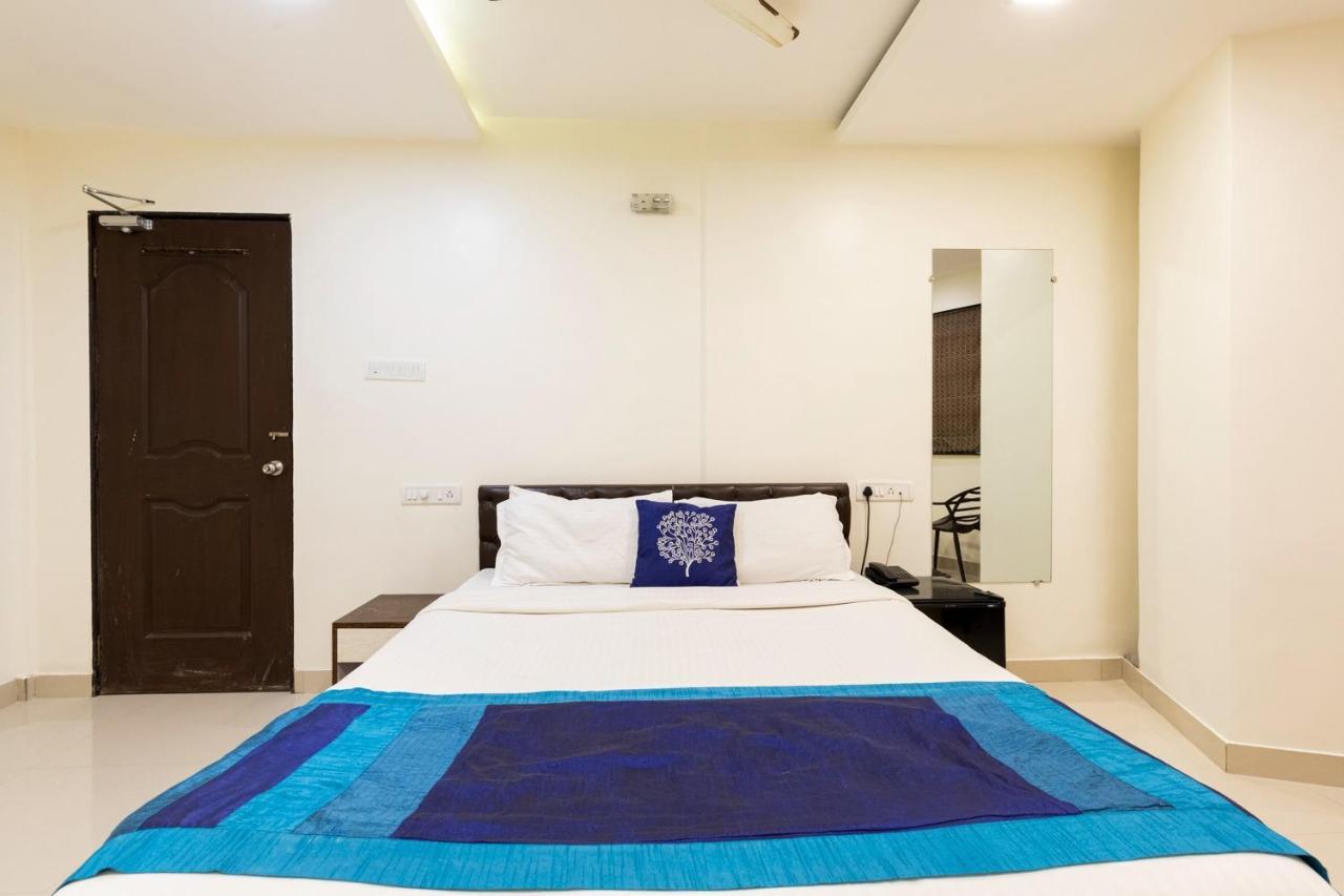 Hotel Girgoan Palace 뭄바이 외부 사진